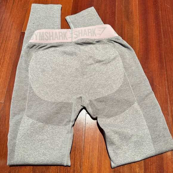 Women’s gym, shark leggings - Picture 2 of 4